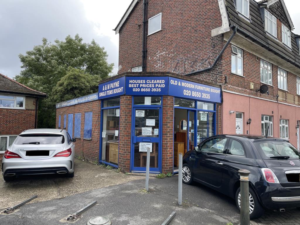 Lot: 157 - LOCK-UP SHOP PREMISES WITH POTENTIAL - 